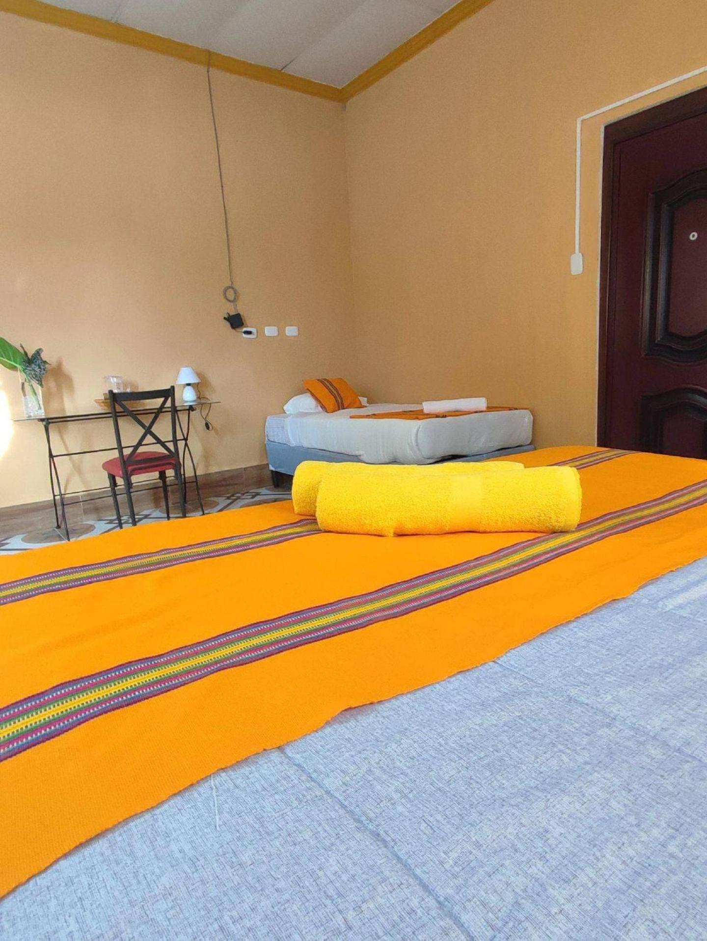 La Casa Colorada Vandrehjem San Benito Eksteriør billede